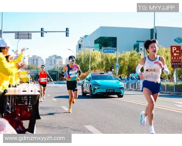 重庆极限运动队在马拉松大满贯中的默契配合与精彩表现分析