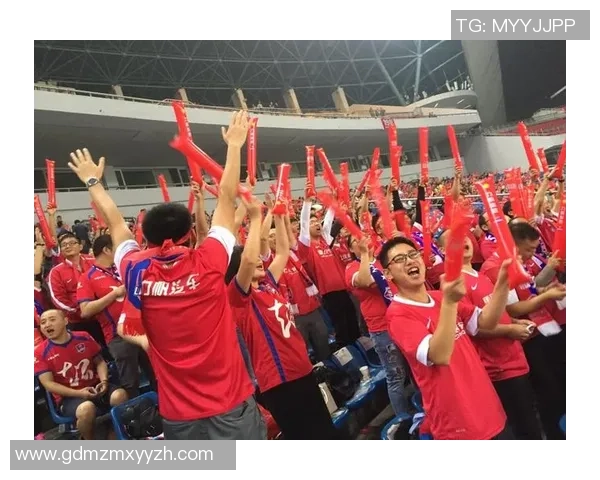 重庆足球队实力之争引发热议球迷与专家各执己见